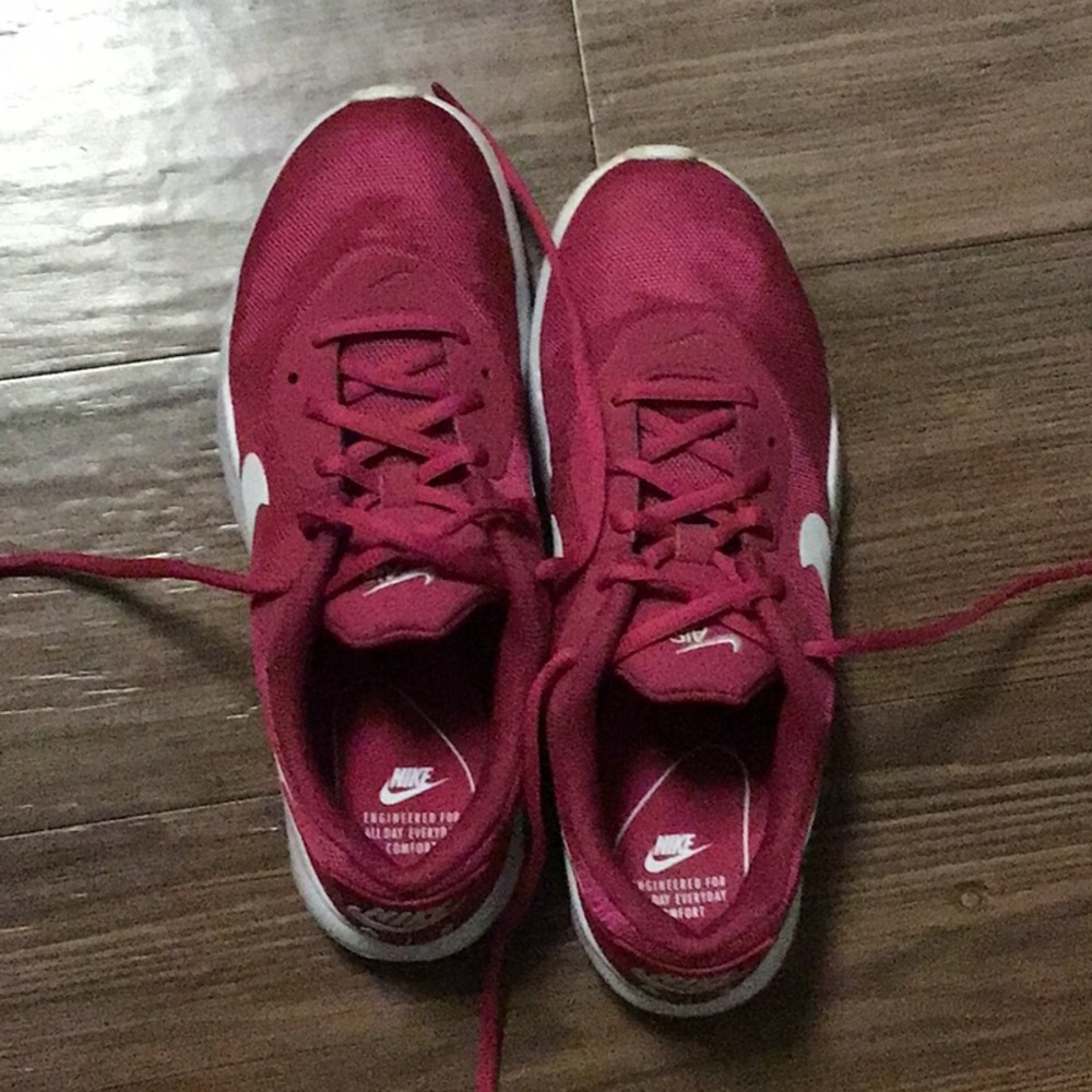 Reddish/Pink Gently Used Nike Air Ladies sneaker